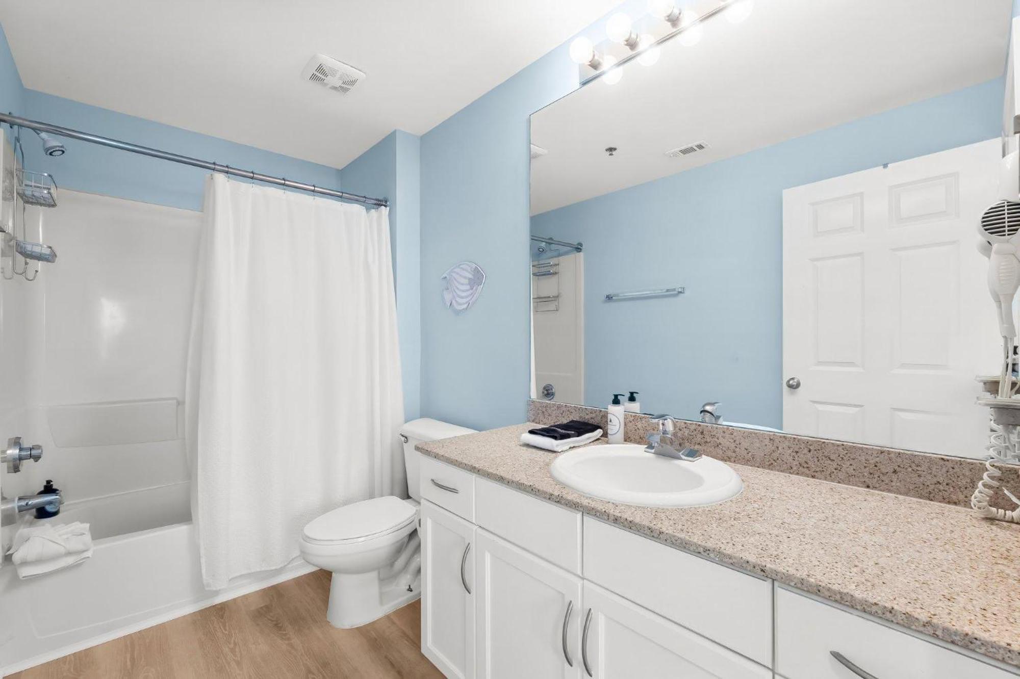Laketown Wharf 713- Our Lil Sea-cret Holiday home