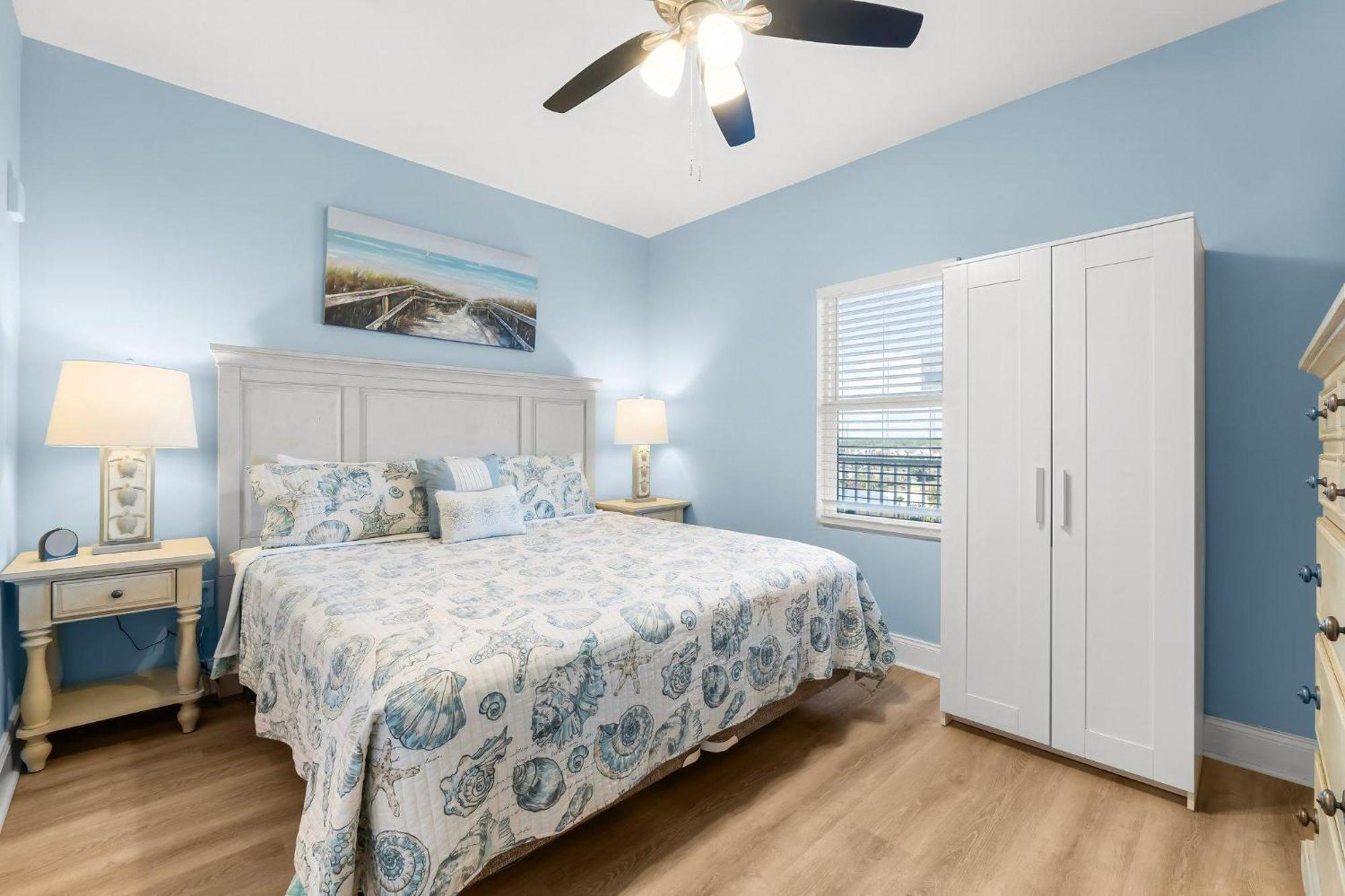 Laketown Wharf 713- Our Lil Sea-cret Holiday home