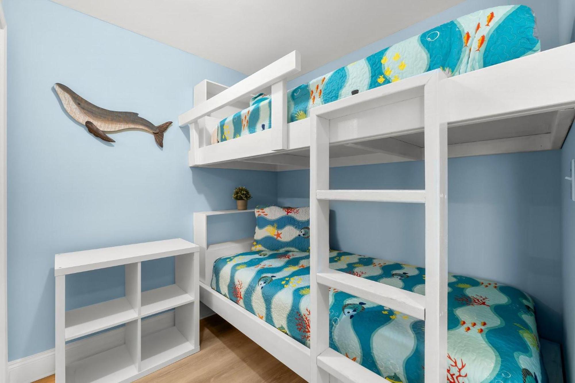 Laketown Wharf 713- Our Lil Sea-cret Holiday home